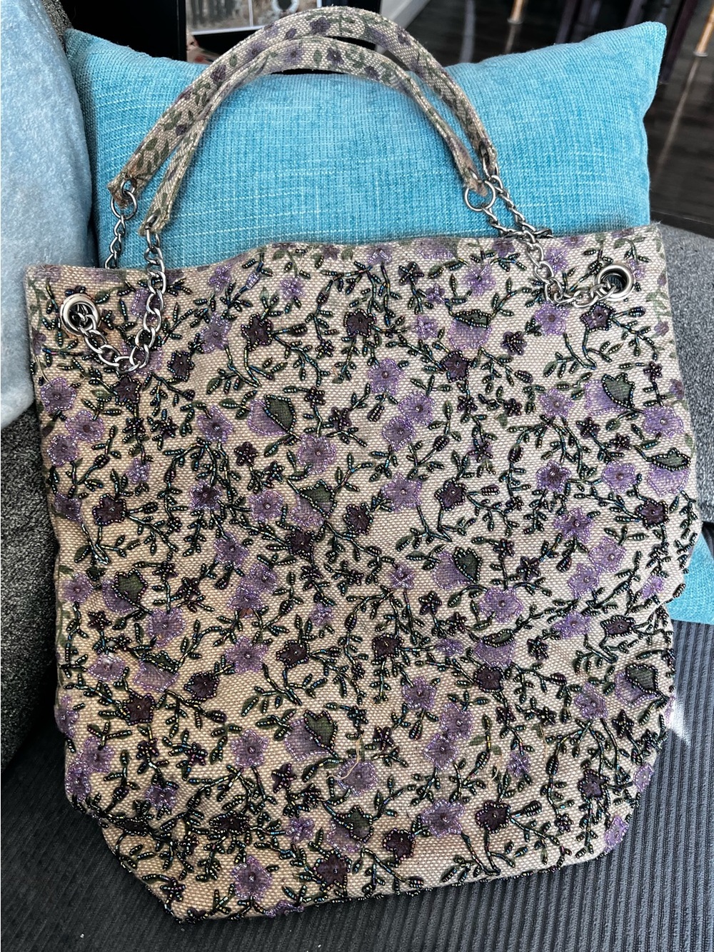 Handmade floral-patterned shoulder bag featuring intricate beaded botanical work